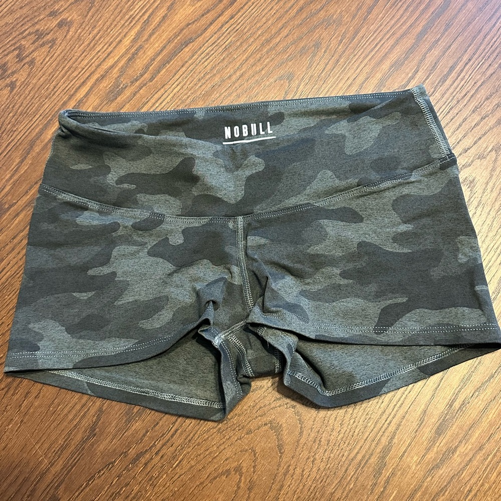 Women’s Low-Rise Plush Heather Short 2” - Camo